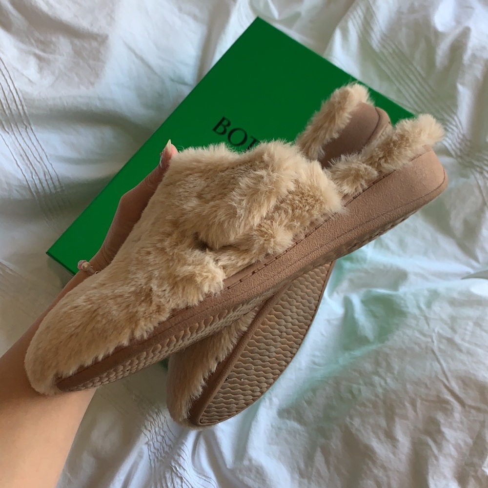 Fuzzy Clogs - Picture 2 of 3